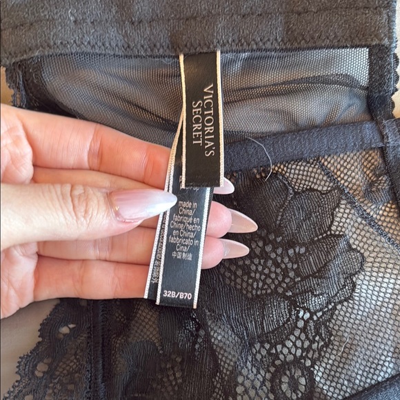 Sexy Victoria Secret Black Lace Bralette - Picture 2 of 3